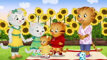 Daniel Tiger's Neighborhood - Episode 23 - Find What Makes Your Family Special