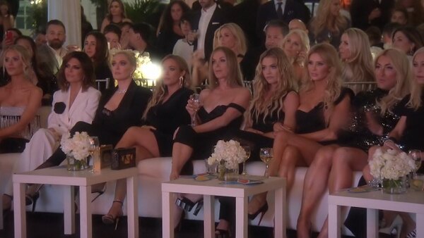 The Real Housewives of Beverly Hills - S10E10 - Black Ties and White Lies