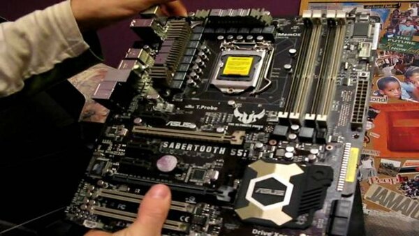 Linus Tech Tips - S2009E81 - ASUS Sabertooth 55i TUF P55 Motherboard Unboxing