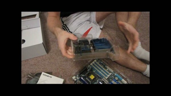 Linus Tech Tips - S2009E105 - Gigabyte X58A-UD7 Core i7 X58 SLI Motherboard Unboxing & First Look