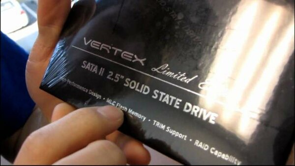 Linus Tech Tips - S2010E72 - OCZ Vertex LE Limited Edition SSD Solid State Drive SandForce Unboxing & First Look