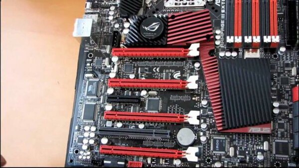 Linus Tech Tips - S2010E189 - ASUS Rampage III Extreme Crossfire SLI Gaming Motherboard Unboxing & First Look