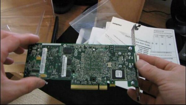 Linus Tech Tips - S2010E220 - Adaptec 5445 SATA SAS RAID Controller & MaxIQ SSD Cache Unboxing & First Look