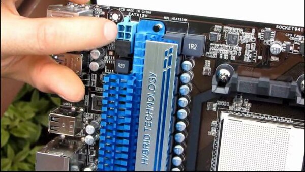 Linus Tech Tips - S2010E230 - ASUS M4A89TD PRO 890FX SATA3 USB3 Crossfire Motherboard Unboxing & First Look