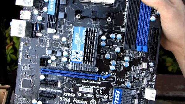 Linus Tech Tips - S2010E360 - MSI 870A FUZION Lucid Hydra Multi Graphics AM3 Motherboard Unboxing & First Look