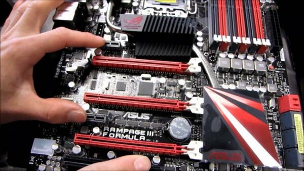 Linus Tech Tips - S2010E377 - ASUS Rampage III Formula Core i7 Gaming Motherboard Unboxing & First Look