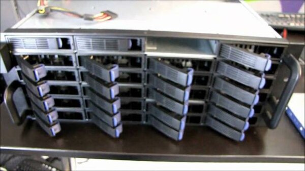 Linus Tech Tips - S2010E381 - Preview of 24 Drive RAID Build in Norco 4U Case