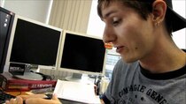 Linus Tech Tips - Episode 431 - iPhone 4 Bumper Unboxing For the Cameraman