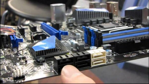 Linus Tech Tips - S2011E08 - MSI P67A-GD55 P67 LGA1155 Sandy Bridge SLI Motherboard Unboxing & First Look