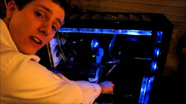 Linus Tech Tips - S2011E16 - iBuyPower Suite @ CES 2011 Featuring the Erebus Water Cooling Gaming System
