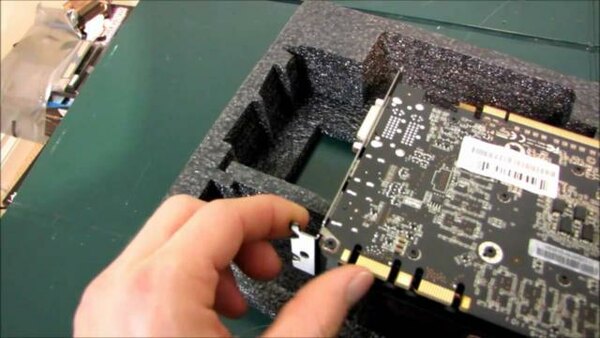 Linus Tech Tips - S2011E53 - EVGA NVIDIA GTX 570 HD Display Port Video Card Unboxing & First Look