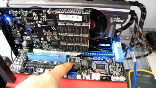 Linus Tech Tips - S2011E91 - P67 PCIe Slot Performance Comparison With OCZ Revodrive X2