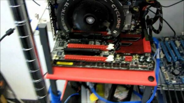 Linus Tech Tips - S2011E114 - MSI GeForce GTX 550 Ti Cyclone II Overclocking Test
