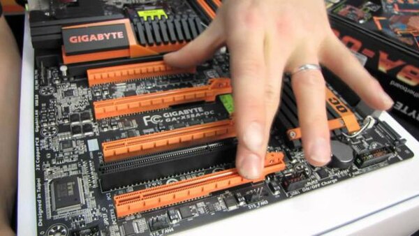 Linus Tech Tips - S2011E196 - Gigabyte X58A-OC Overclocking Motherboard Unboxing & First Look