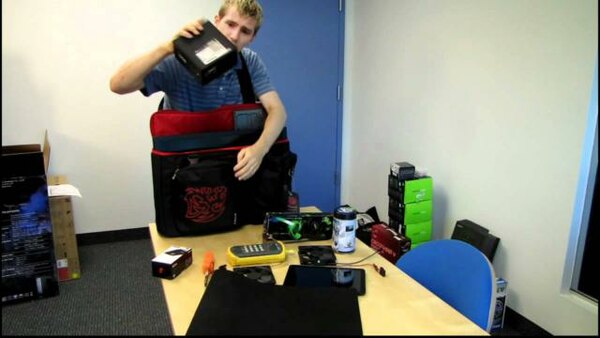 Linus Tech Tips - S2011E291 - Thermaltake TT eSports Battle Dragon LAN Bag Unboxing & First Look