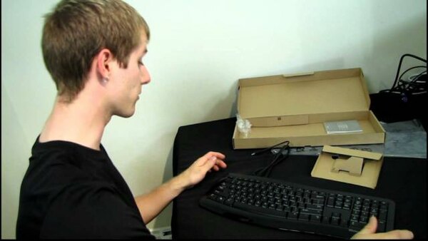 Linus Tech Tips - S2011E300 - Microsoft Comfort Curve 3000 For Business Keyboard Unboxing & First Look