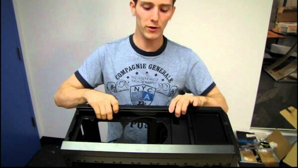 Linus Tech Tips - S2011E333 - Corsair Carbide 500R Gaming Case Unboxing & First Look