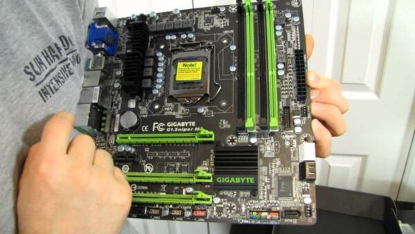 Linus Tech Tips - S2012E110 - Gigabyte G1.Sniper M3 mATX Gaming Motherboard Unboxing & First Look