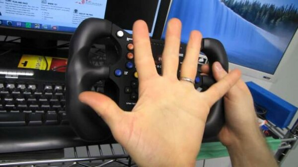 Linus Tech Tips - S2012E202 - Steelseries SRW-S1 SimRaceway Racing Steering Wheel Unboxing & First Look