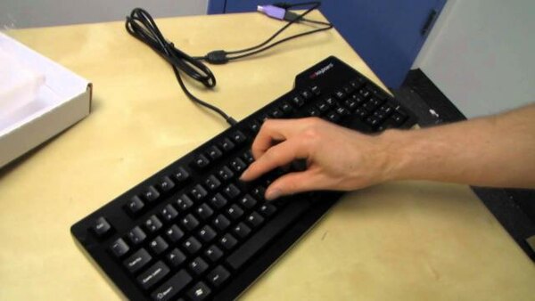 Linus Tech Tips - S2012E229 - Metadot Das Keyboard Professional S Silent Mechanical Brown Keyboard Unboxing