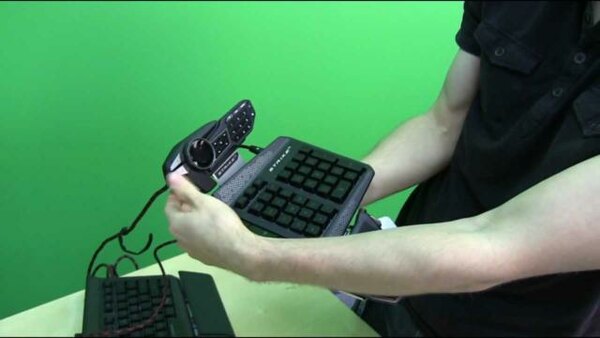 Linus Tech Tips - S2012E336 - Madcatz S.T.R.I.K.E. 5 Modular Gaming Keyboard Unboxing & First Look