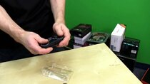 Linus Tech Tips - Episode 354 - Steelseries FREE Bluetooth Portable Gamepad Unboxing & First...