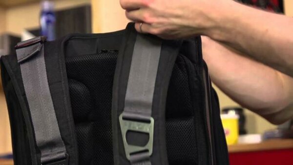 Linus Tech Tips - S2013E161 - Pelican Urban Elite U100 Backpack Unboxing