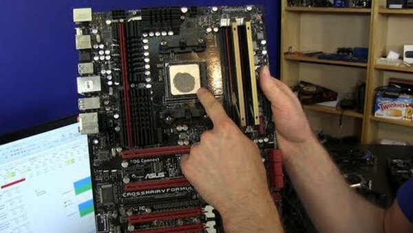 Linus Tech Tips - S2013E166 - PART 4 - Core i5 3570k vs FX-8350 AA Gaming Windows 8 vs Windows 7