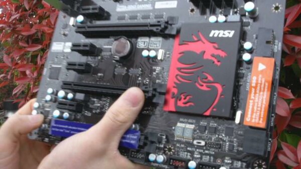 Linus Tech Tips - S2013E221 - MSI Z77A-GD65 GAMING Motherboard Unboxing & Overview