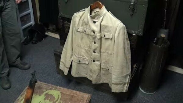 Ghost Detectives - S01E01 - The Sullivan's War Museum