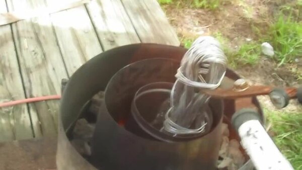 TheBackyardScientist - S2014E06 - Pouring molten aluminum into a pool!!