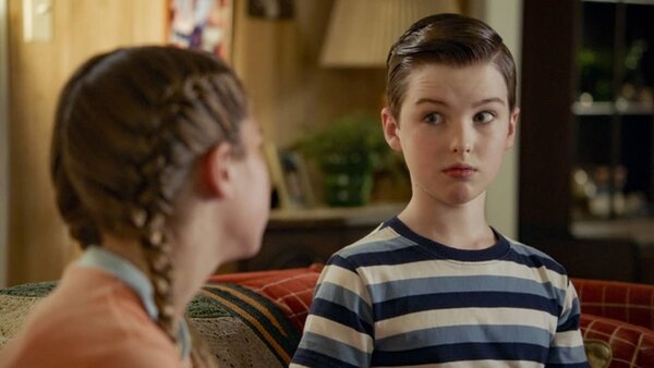 Young Sheldon - S04E03 - Training Wheels and an Unleashed Chicken