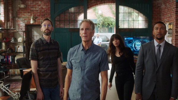 NCIS: New Orleans - S07E01 - Something in the Air (1)