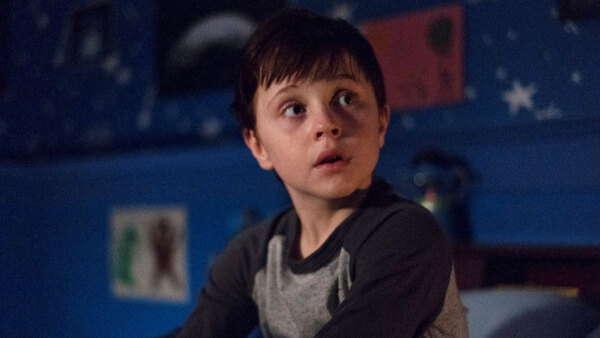 resident alien s01e01