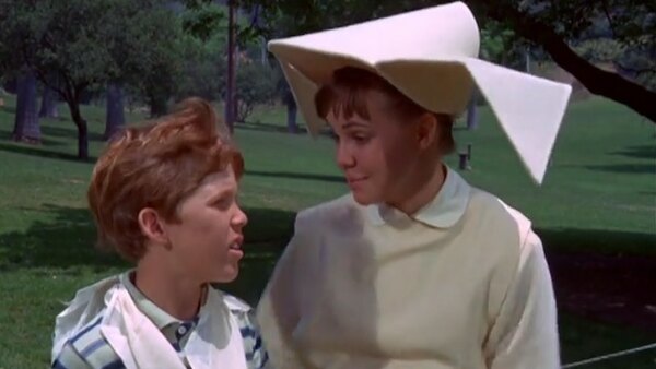 The Flying Nun - S01E12 - A Young Man with a Cornette