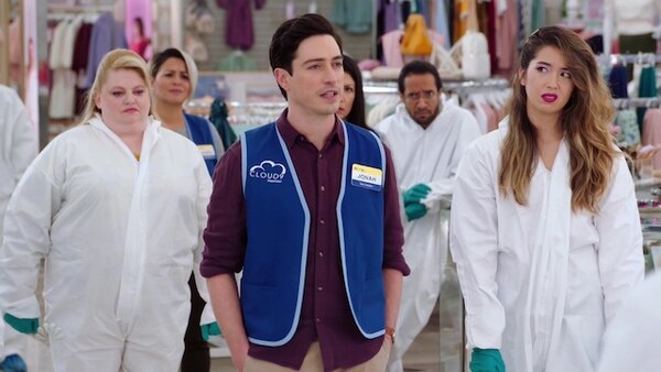 Superstore - S06E11 - Deep Cleaning