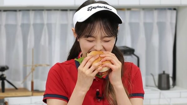 Chuu Can Do It - S01E03 - Learning To Make a Vegan Burger