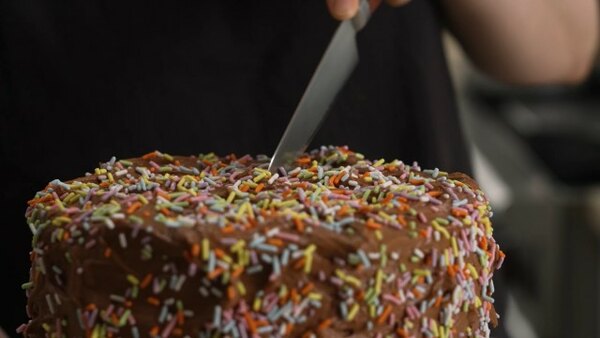 Dessert Person - S04E05 - The Perfect Birthday Cake