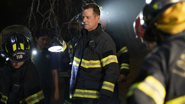 9-1-1 - S05E07 - Ghost Stories