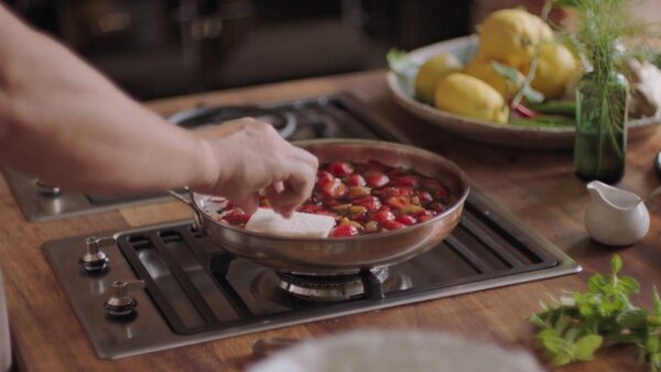 Jamie Oliver: Together - S01E02 - Thank You: Mediterranean Salmon, Lemony Potatoes, Summer Pud