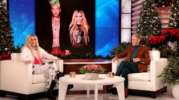 The Ellen DeGeneres Show - S19E55 - Day 5 of 12 Days of Giveaways with Peter Sarsgaard; Avril Lavigne; Travis Barker