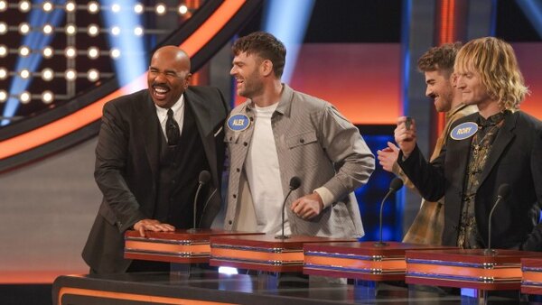 Celebrity Family Feud - S06E02 - The Chainsmokers vs 5 Seconds of Summer and Boris Kodjoe & Nicole Ari Parker vs Roselyn Sanchez & Eric Winter