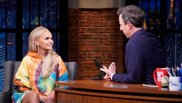 Late Night with Seth Meyers - S07E22 - Kristin Chenoweth, Michael Kelly, Sinéad Burke