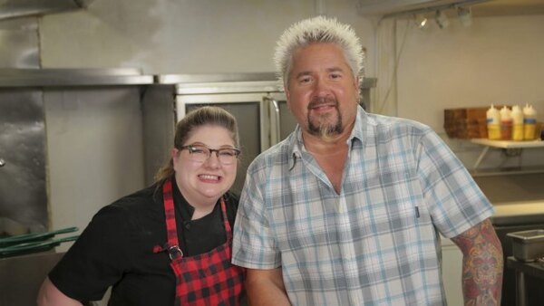 Diners, Drive-ins and Dives - S33E04 - Far-Flung Flavor