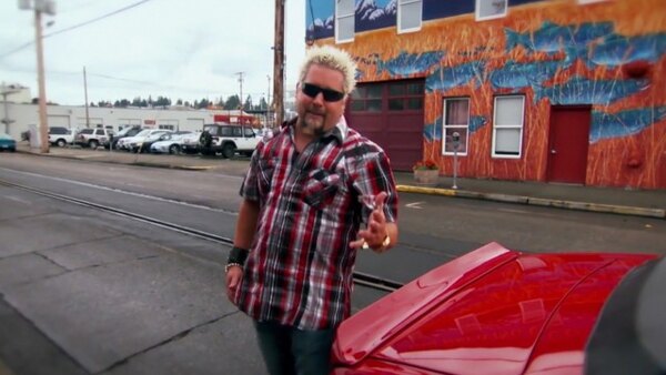 Diners, Drive-ins and Dives - S28E03 - By Land and Sea