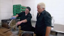 Diners, Drive-ins and Dives - Episode 11 - All in the Family