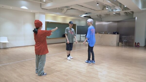 WayV - S2021E83 - [WayV-ehind] WayV-TEN&YANGYANG 'Low Low' Practice Behind The Scenes