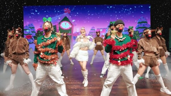 Lilifilm Official - S01E22 - LILI’s FILM - ‘MONEY’ Dance Performance (Christmas Ver.) FOR BLINKS