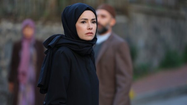 Red Roses Season 1 Episode 1