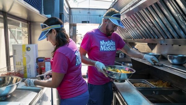 The Great Food Truck Race - S12E02 - Food Trucks Ahoy!